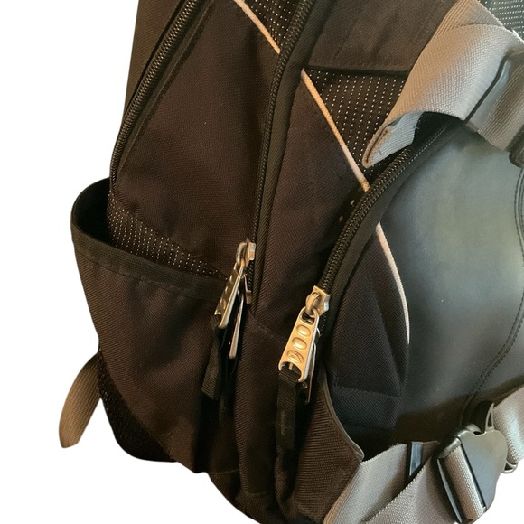 High Sierra Suspension Strap System Black Backpack - Picture 3 of 11